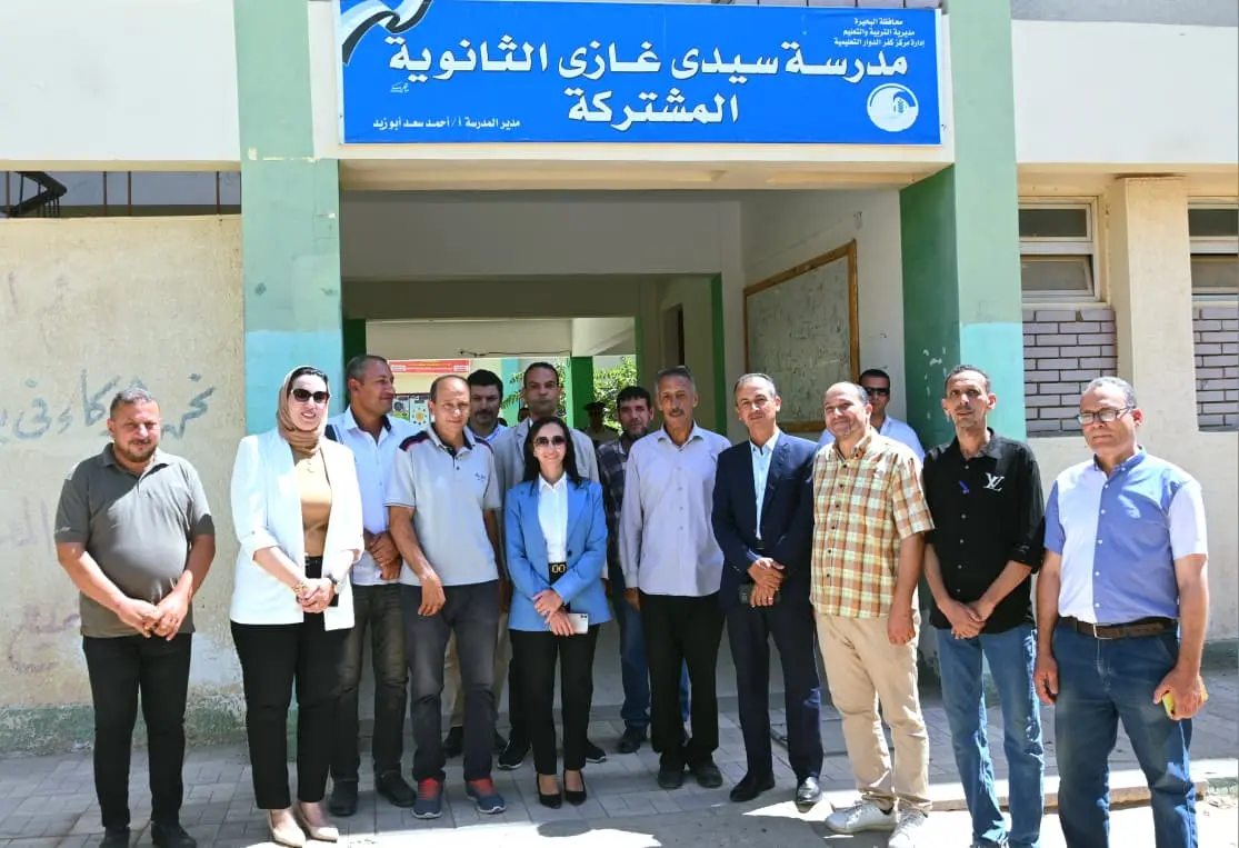 محافظ البحيرة تتفقد إنتظام الدراسة بمدرسة سيدي غازي الثانوية المشتركة بكفر الدوار والمبادرة الرئاسية «100 مليون شجرة»