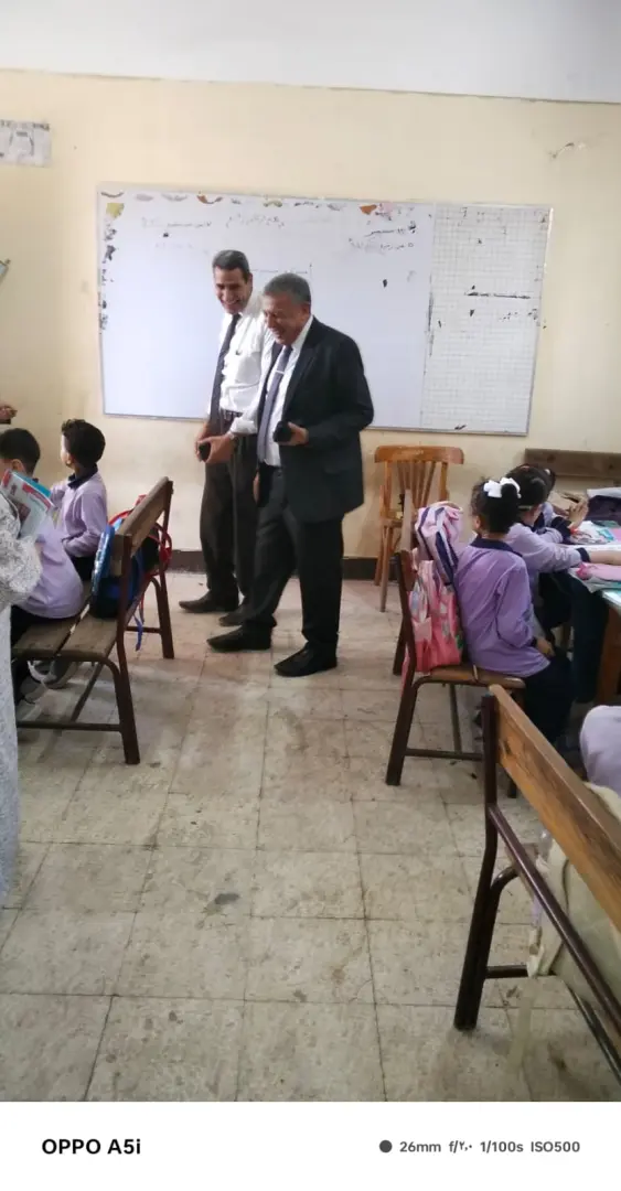 وكيل تعليم البحيرة يتفقد إنتظام الدراسة  بمدرسة مرزوق السيد مرزوق الإبتدائية بكفر الدوار - img 20260917 wa0094