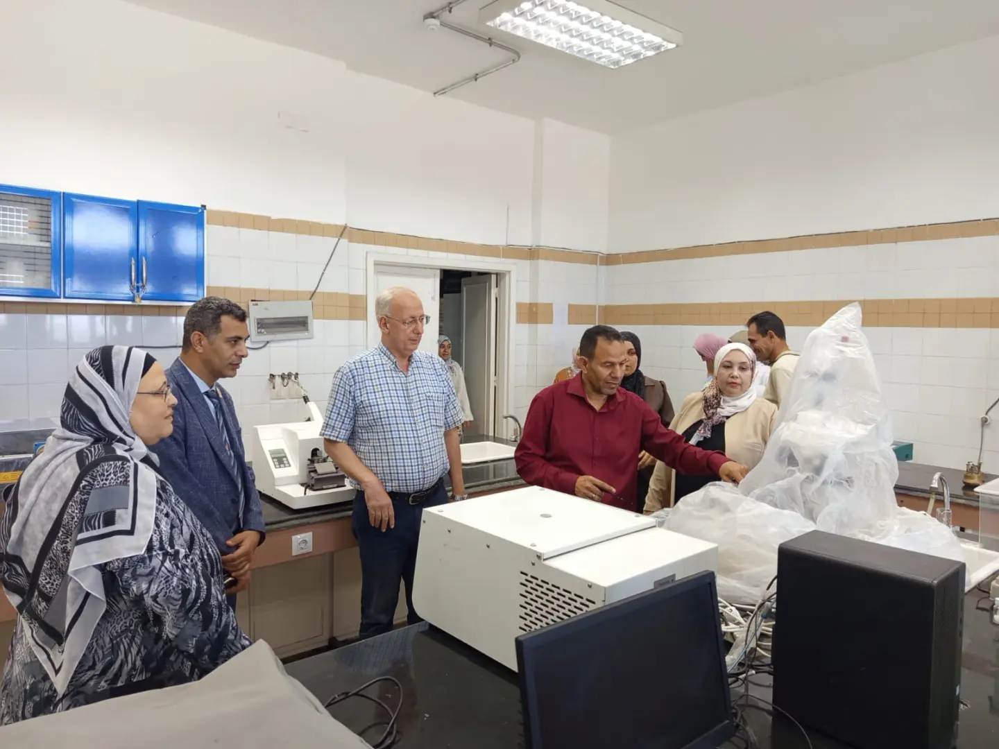 مدير البنك القومي للمعامل والأجهزة العلمية يتفقد معامل جامعة دمنهور ويشيد بجاهزية البنية التحتية البحثية - img 20260917 wa0107