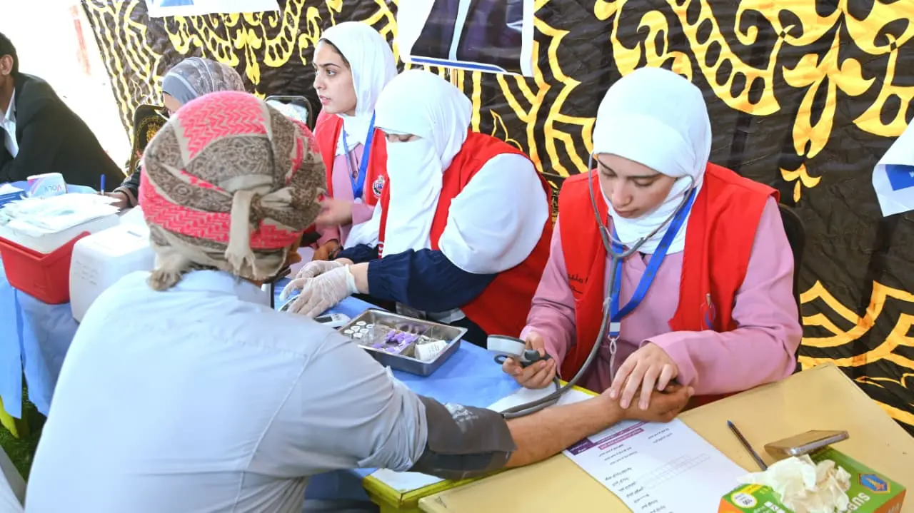 محافظ البحيرة تتفقد القافلة الطبية بقرية الأمل بوادي النطرون وتتابع خدمات مبادرة «100 مليون صحة» - img 20260924 wa0085