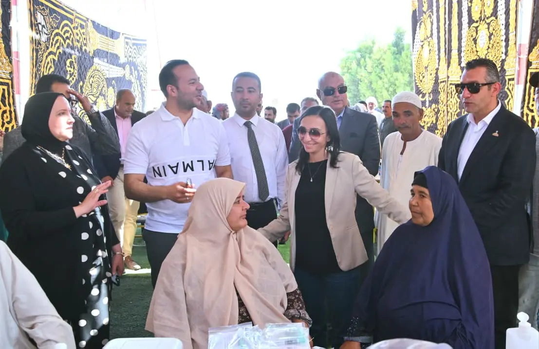 محافظ البحيرة تتفقد القافلة الطبية بقرية الأمل بوادي النطرون وتتابع خدمات مبادرة «100 مليون صحة» - img 20260924 wa0091