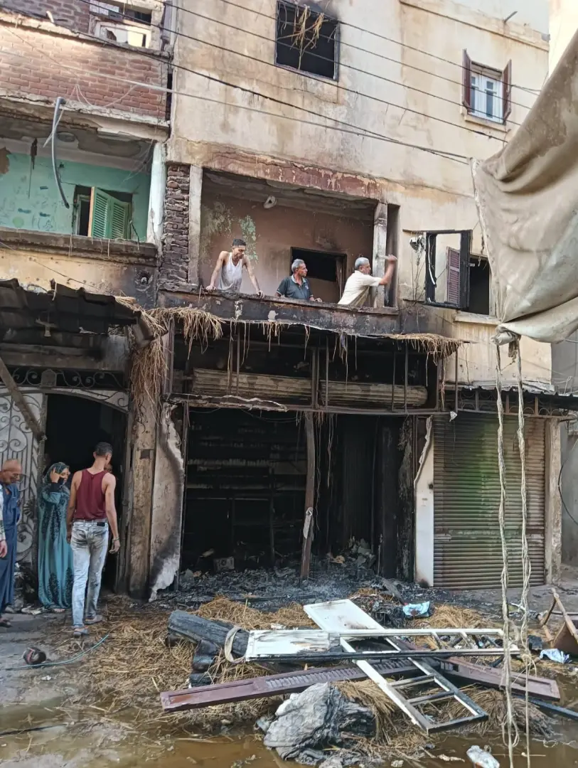 السيطرة على حريق هائل داخل  محل موبيلات بإدفينا ب البحيرة دون خسائر بشرية
