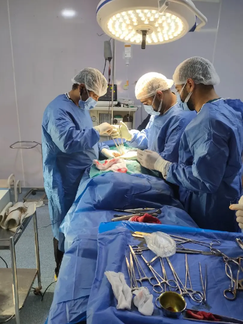فقرات صغيرة وخطر كبير.. جراحة دقيقة تنقذ طفلة من الشلل في الشرقية