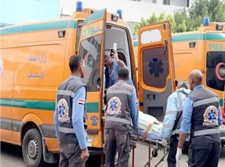 إصابةعاملين..سقطا من أعلى سقالة بناء أثناء عملهما بأحد البنوك بدمنهور بالبحيرة