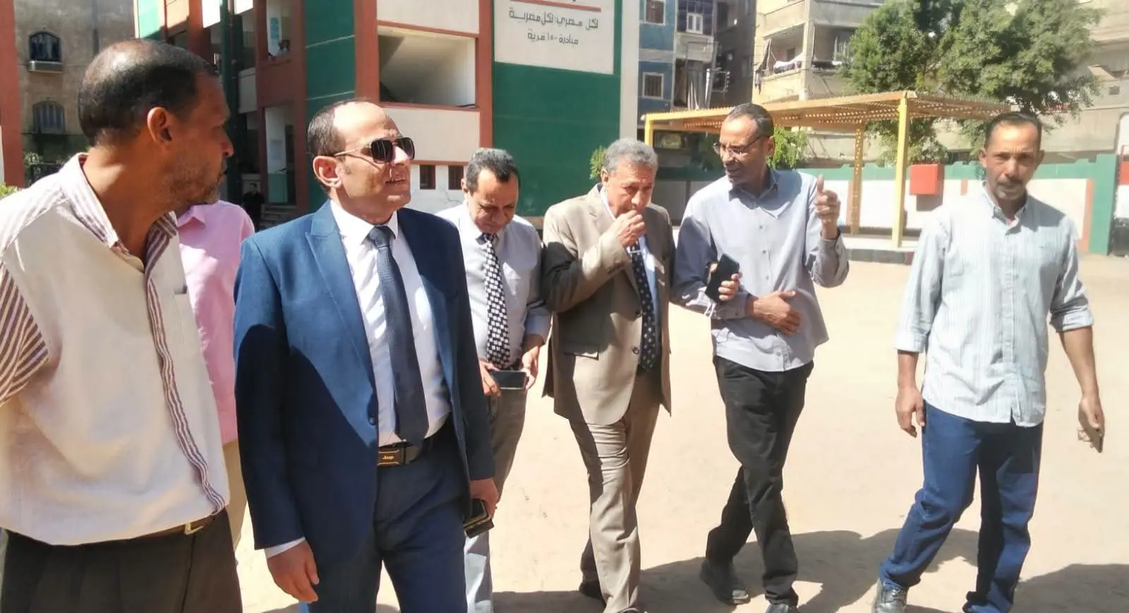 وكيل تعليم البحيرة يتفقد مدارس دمنهور.. متابعة للحضور والتقييمات ومستويات الطلاب