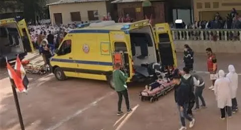 دخلوا حمام البنات بالخطأ.. لحظات رعب تنتهي بسقوط توأم من نافذة مدرسة بالفيوم
