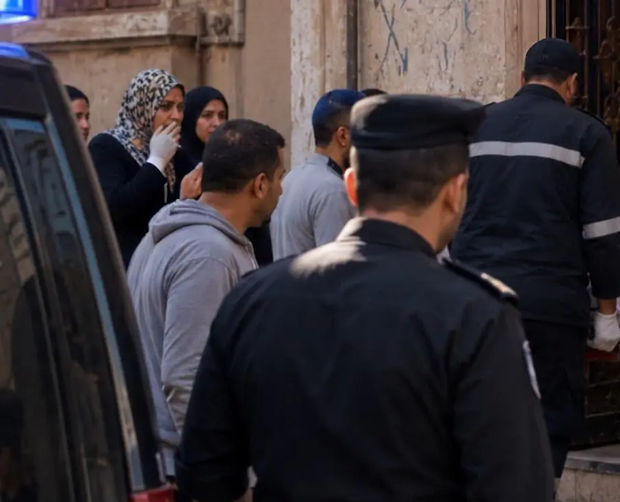 رائحة كريهة تكشف الجريمة.. زوج يقتل زوجته بـ«شاكوش» أمام ابنتها في شبرا الخيمة | تفاصيل صادمة