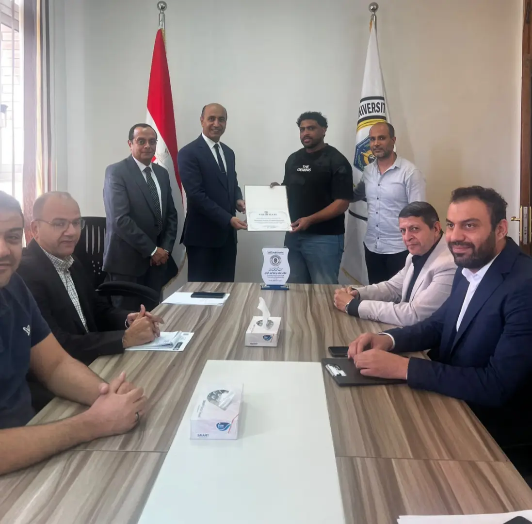 جامعة دمنهور الأهلية تستعد للعام الجديد وتكرم بطل أفريقيا