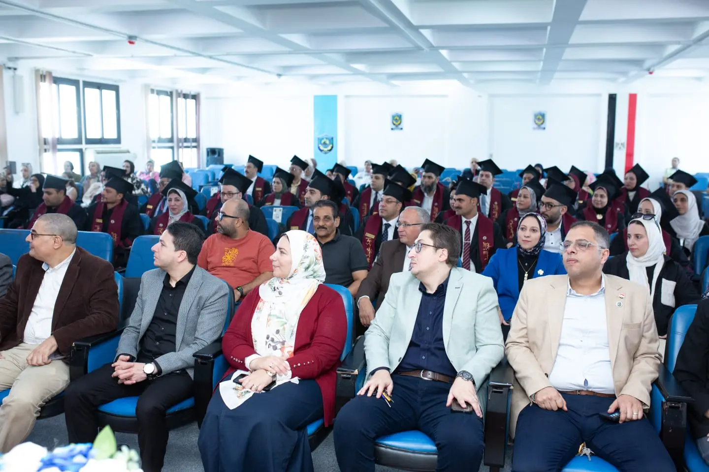 رئيس جامعة دمنهور يشهد حفل تخرج دفعة جديدة من الماجستير المهني بكلية التجارة - img 20261005 wa0040
