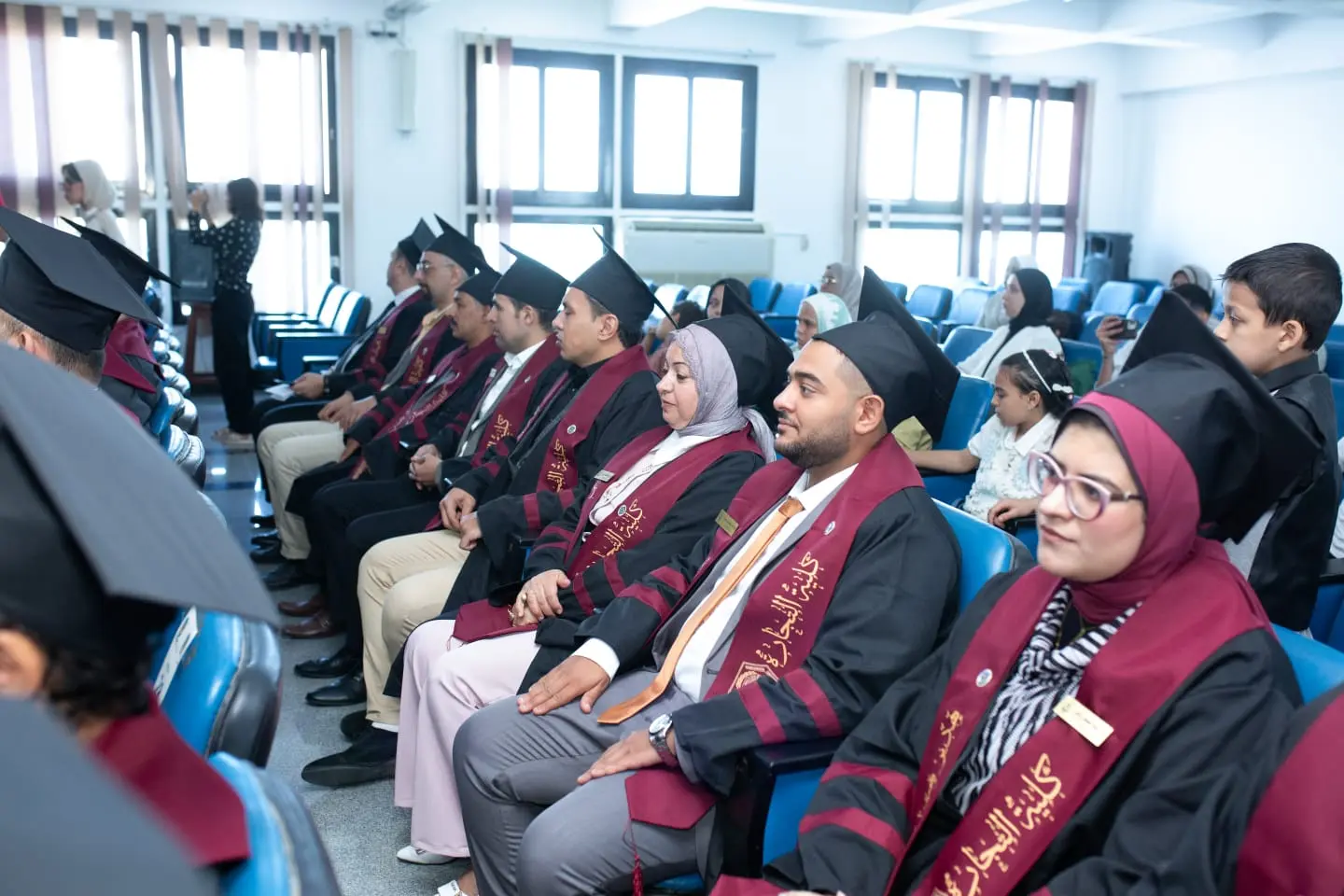 رئيس جامعة دمنهور يشهد حفل تخرج دفعة جديدة من الماجستير المهني بكلية التجارة - img 20261005 wa0043