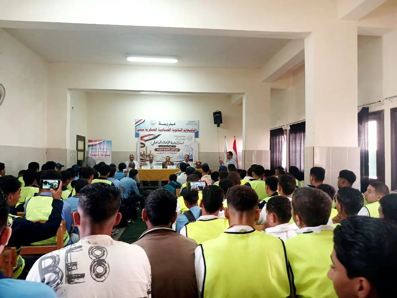 إعلام البحيرة ينظم لقاءً توعويًا لطلاب الدلنجات الثانوية الصناعية حول «الذكاء الإصطناعي والأمن السيبراني بين النظرية وال - img 20261005 wa0053