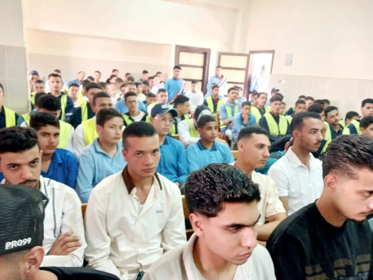 إعلام البحيرة ينظم لقاءً توعويًا لطلاب الدلنجات الثانوية الصناعية حول «الذكاء الإصطناعي والأمن السيبراني بين النظرية وال - img 20261005 wa0060