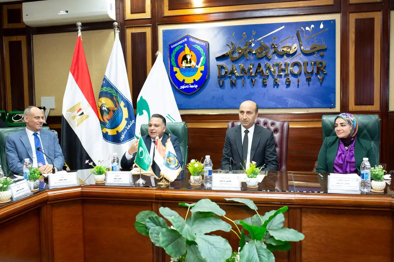 جامعة دمنهور تفاجئ الطلاب بخدمات جديدة عبر البريد المصري