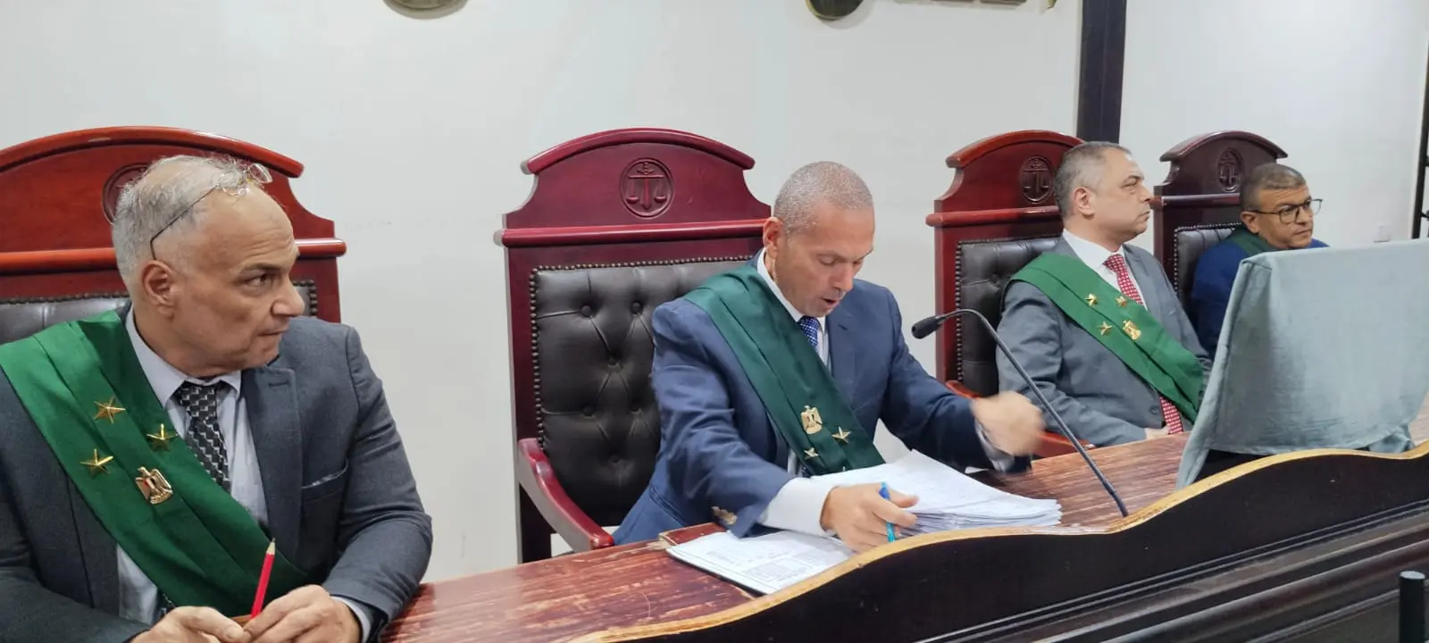 جنايات مستأنف دمنهور تقضى بإيقاف عقوبة حبس مهندس مدني أدمن المخدرات إستجابةً لرجاء أمه المريضة