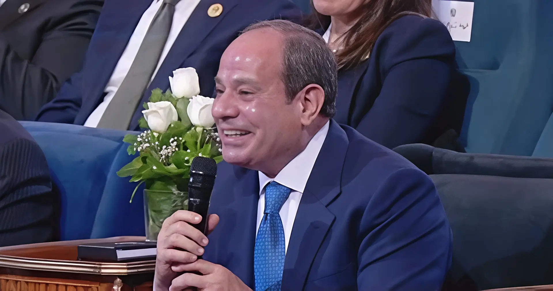 «أنتوا أحلى حاجة في الدنيا».. السيسي يرحب بالأطفال خلال منتدى مصر 2026