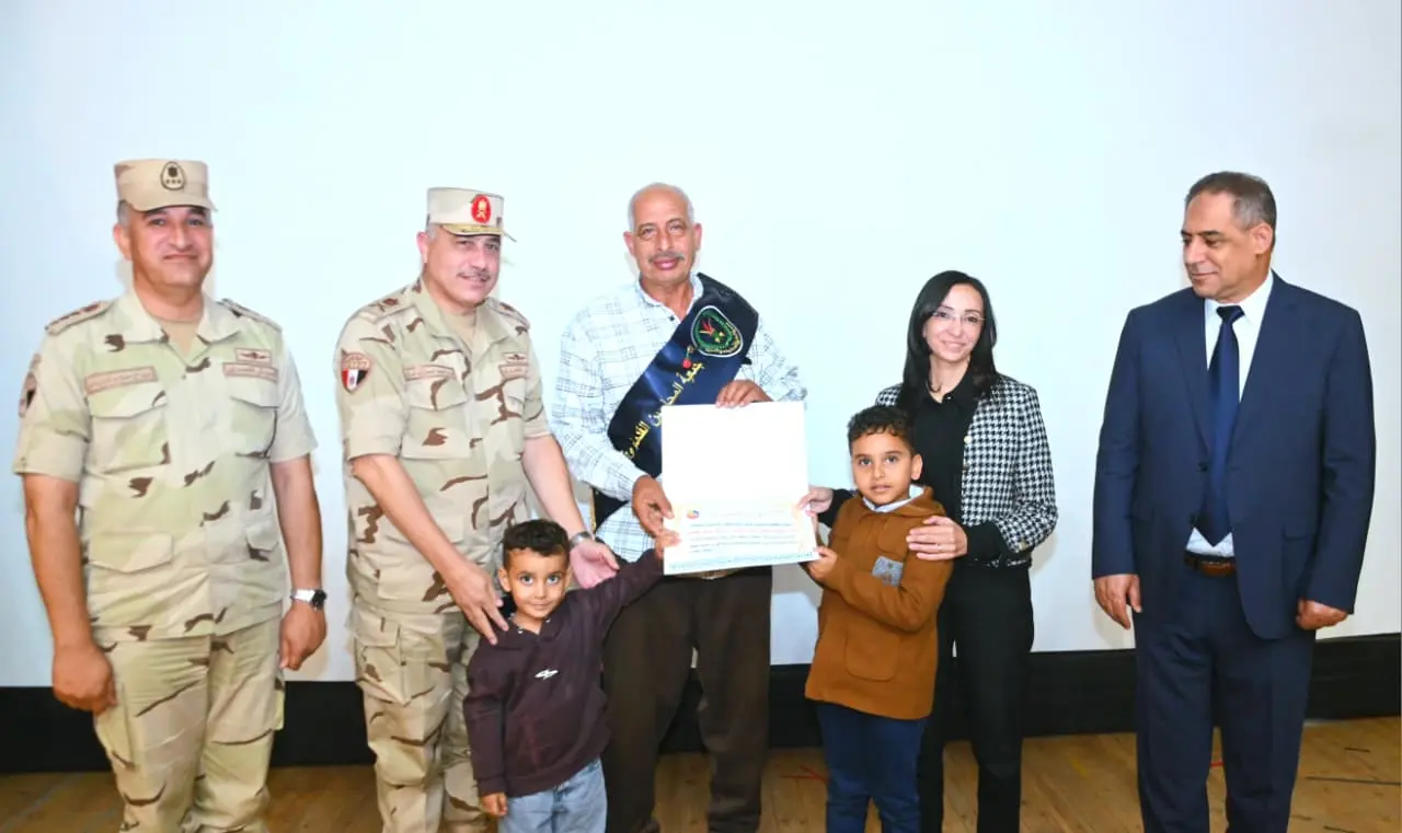 محافظ البحيرة ومدير الأمن يشهدان إحتفالية جمعية المحاربين القدماء لتكريم أسر الشهداء ومصابى العمليات الحربية - img 20261021 wa0132