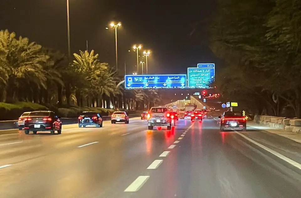 أمريكا تأمر دبلوماسييها بمغادرة السعودية وسط ضربات الحوثيين
