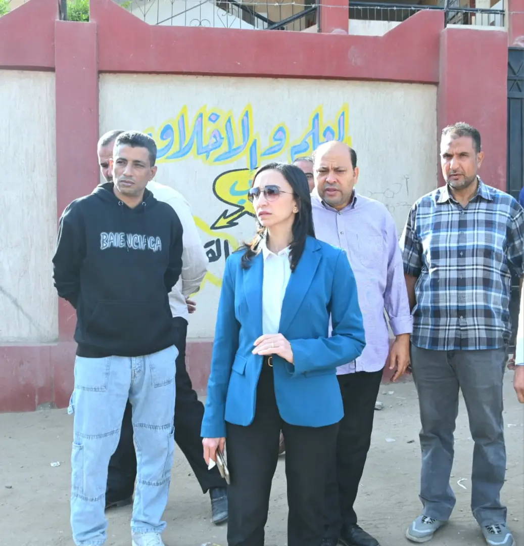محافظ البحيرة توجه بتكثيف  أعمال النظافة بمحيط مدرسة عبد الحميد حسن أبو ورك للتعليم الأساسي بقرية المسين
