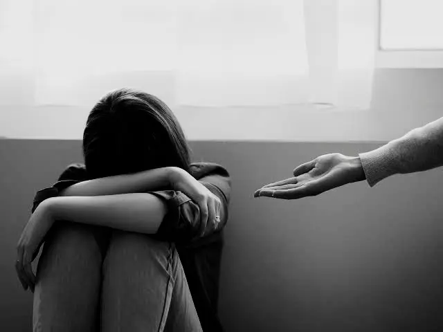 قرص فياجرا لتسكين الصداع.. تفاصيل خدعة عامل لزميلته القاصر واعتدائه عليها داخل صيدلية بالسلام