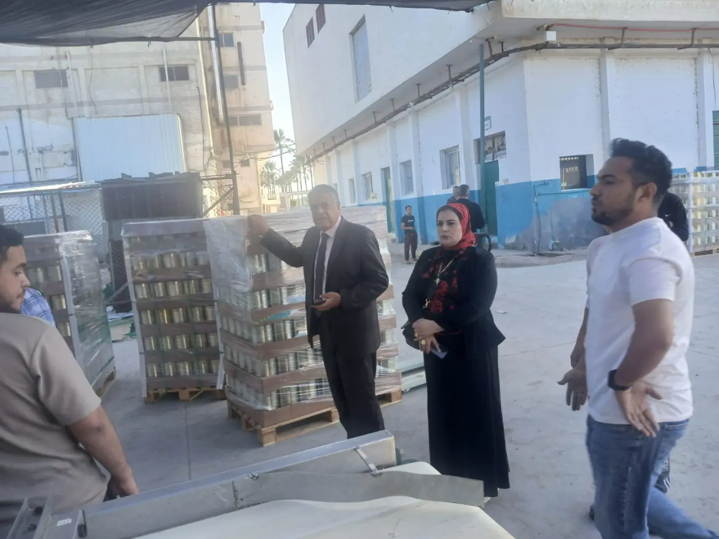 ضبط كميات كبيرة من الأغذية والمبيدات.. فى حملة لحماية المستهلك بالبحيرة وإعدام زيت طعام ودواجن غير صالحة للإستهلاك الآدم - img 20261030 wa0013