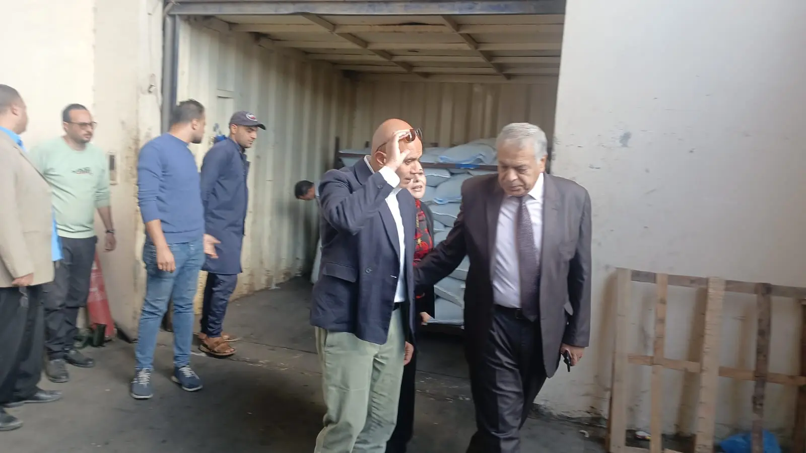 ضبط كميات كبيرة من الأغذية والمبيدات.. فى حملة لحماية المستهلك بالبحيرة وإعدام زيت طعام ودواجن غير صالحة للإستهلاك الآدم - img 20261030 wa0017