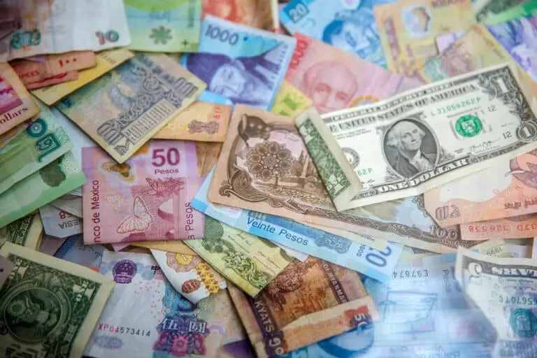 أسعار العملات الأجنبية والعربية أمام الجنيه اليوم السبت.. استقرار تام في البنوك