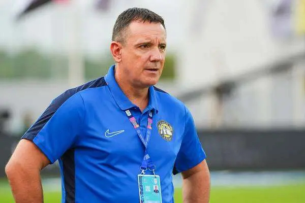 خاص | مصدر بالزمالك: فوك رازوفيتش يتقدم على فلادان ميلويفيتش في سباق تدريب الفريق