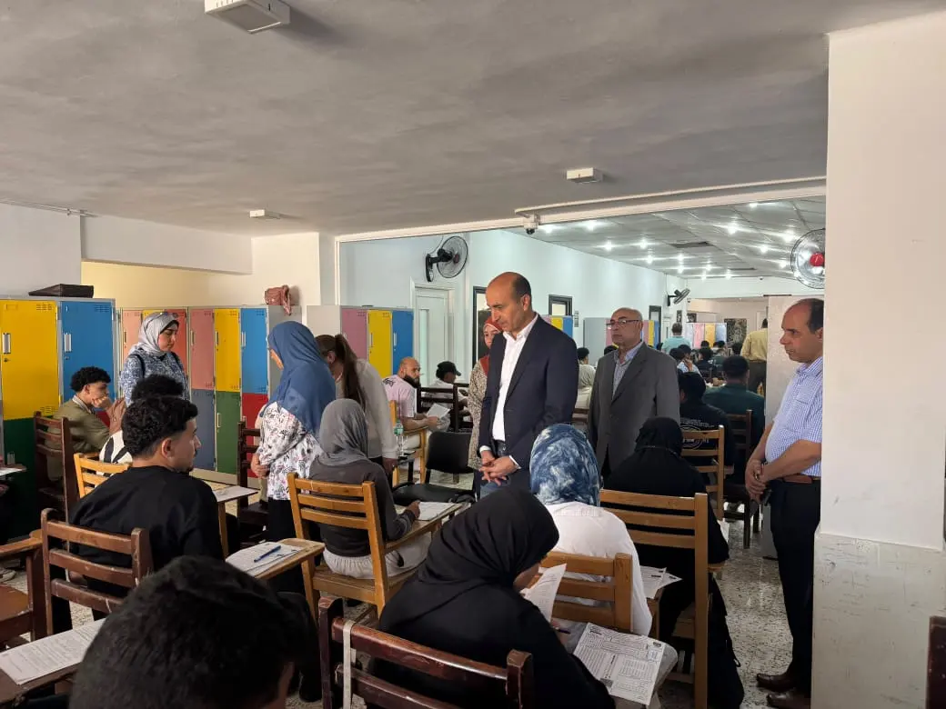 رئيس جامعة دمنهور يتفقد امتحانات كليات قطاع النوبارية