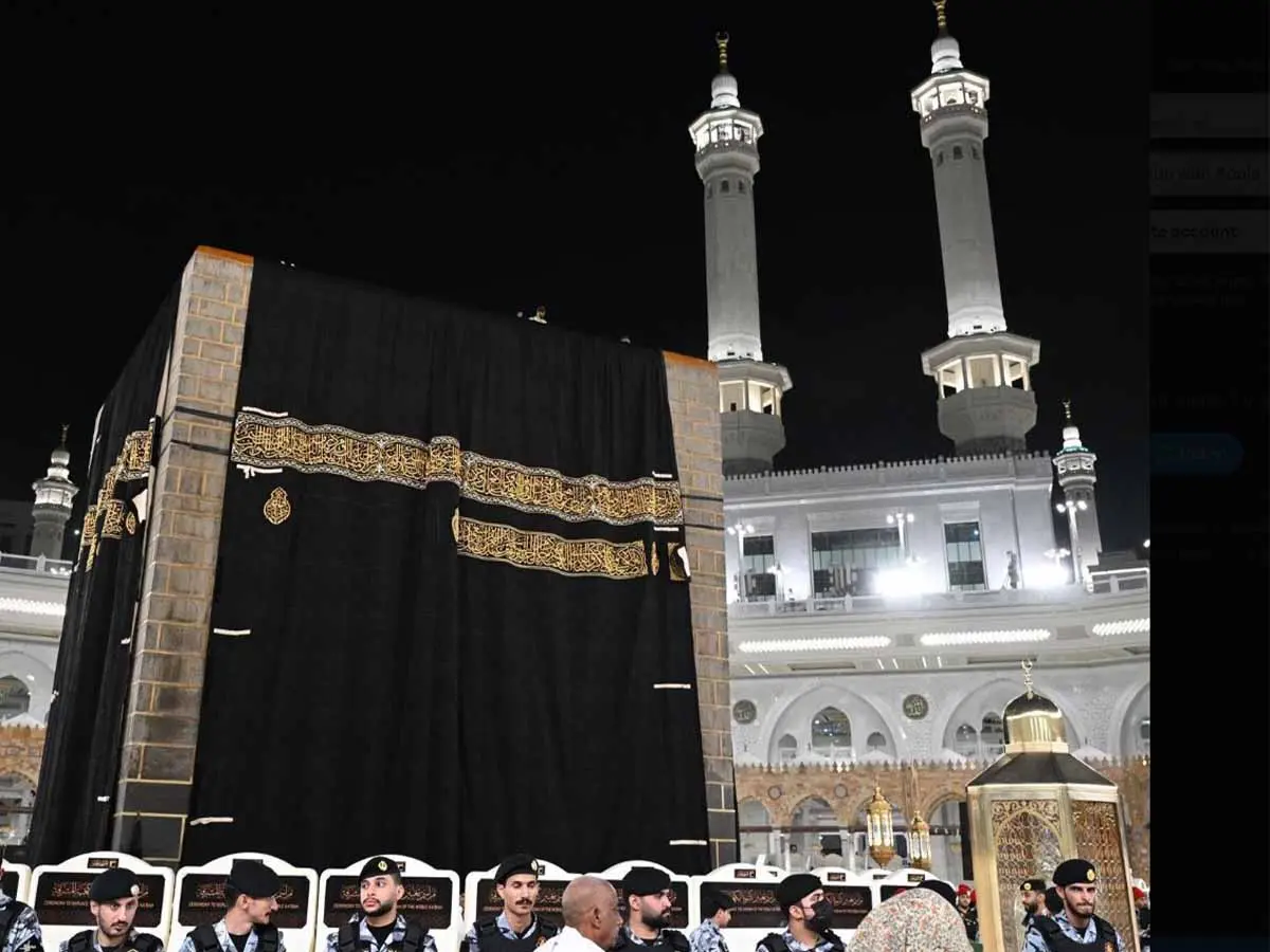 اكتمال ثوب الكعبة الجديد.. اللمسات الأخيرة استعدادًا لتبديله في موسم الحج