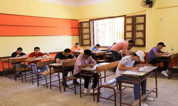 آراء صادمة لطلاب الثانوية العامة في امتحان الكيمياء والجغرافيا