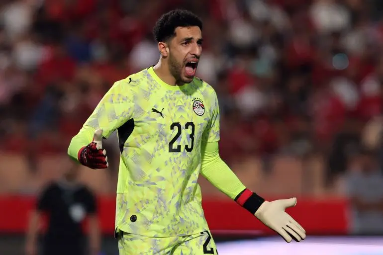 موقف حاسم من الأهلي بشأن العروض الأوروبية لمصطفى شوبير