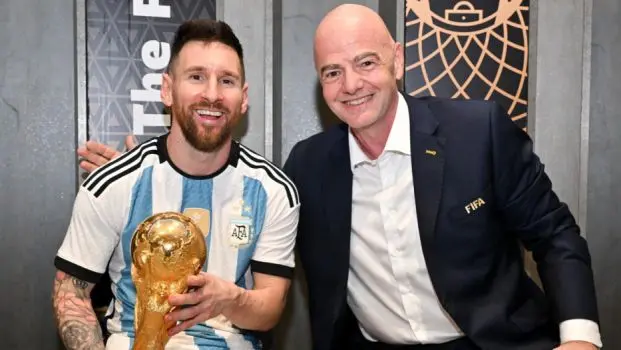 رئيس الفيفا يثير الجدل مجدداً واليويفا يخطط للإطاحة به