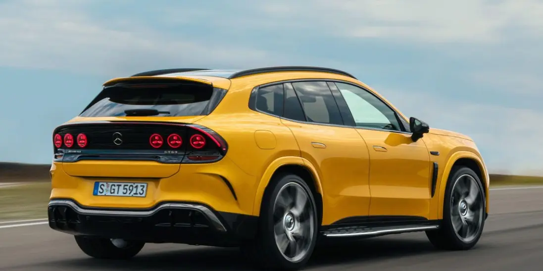 تستعد مرسيدس AMG لتوسيع أسطولها الكهربائي بإطلاق طراز GT SUV موديل 2028 بقوة تصل إلى 1153 حصاناً. ويستعرض التقرير تفاصيل الفئات الثلاث (GT53 وGT55 وGT63)، وتقنيات المحركات والبطاريات، وأنظمة التعليق والأداء المتطورة، إلى جانب التوقعات الأولية للأسعار والمدى الكهربائي.