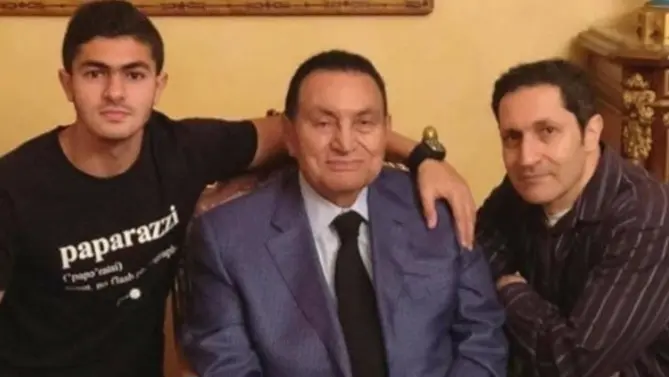 علاء حسني مبارك يحيي ذكرى وفاة والده السادسة برسالة خاصة