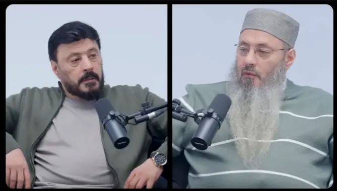 عمرو عبدالجليل: "بشتغل شغلانة حرام بس بتصدق كتير هل ده ممكن يظبطني عند ربنا؟".. وشقيقه الداعية الإسلامي يرد