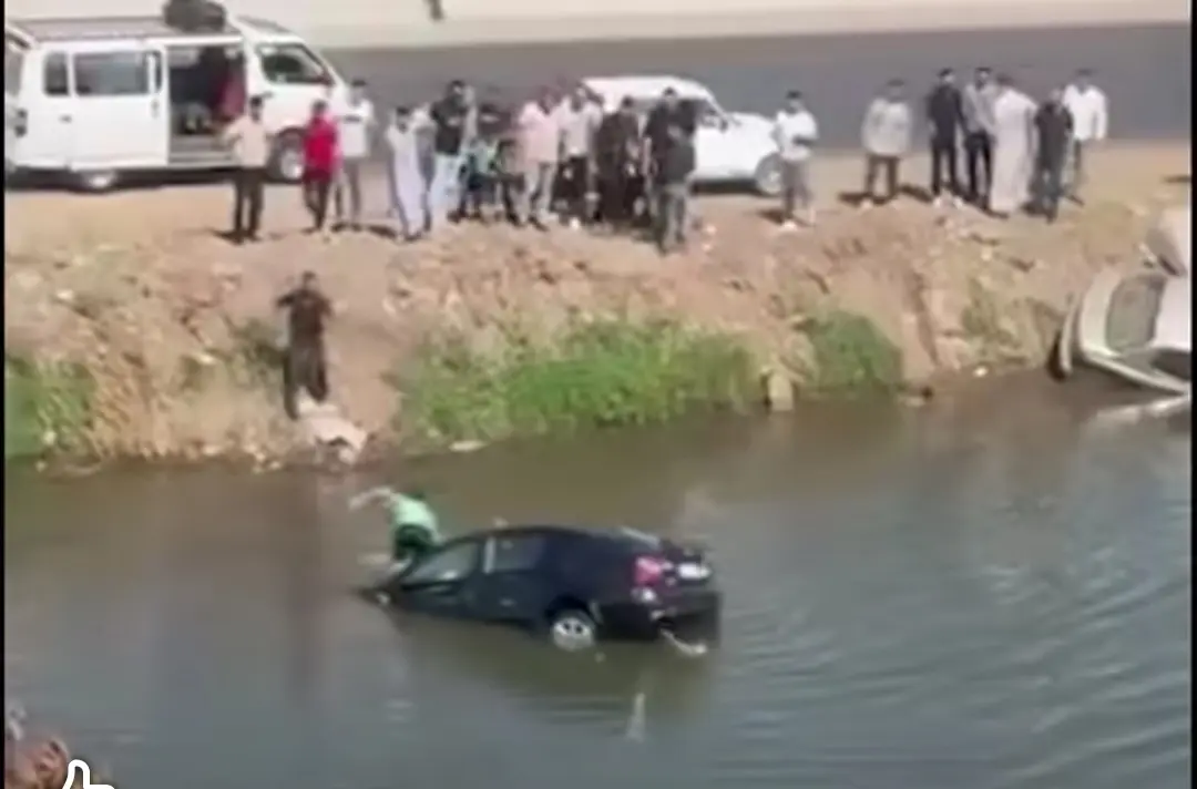 شهامة تنقذ أسرة من الموت.. شاب يخاطر بحياته لإنقاذ 3 أشخاص بعد سقوط سيارتهم في ترعة بالغربية