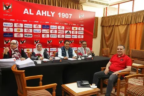 زحف جماهيري على عضوية الأهلي بفروعه المختلفة