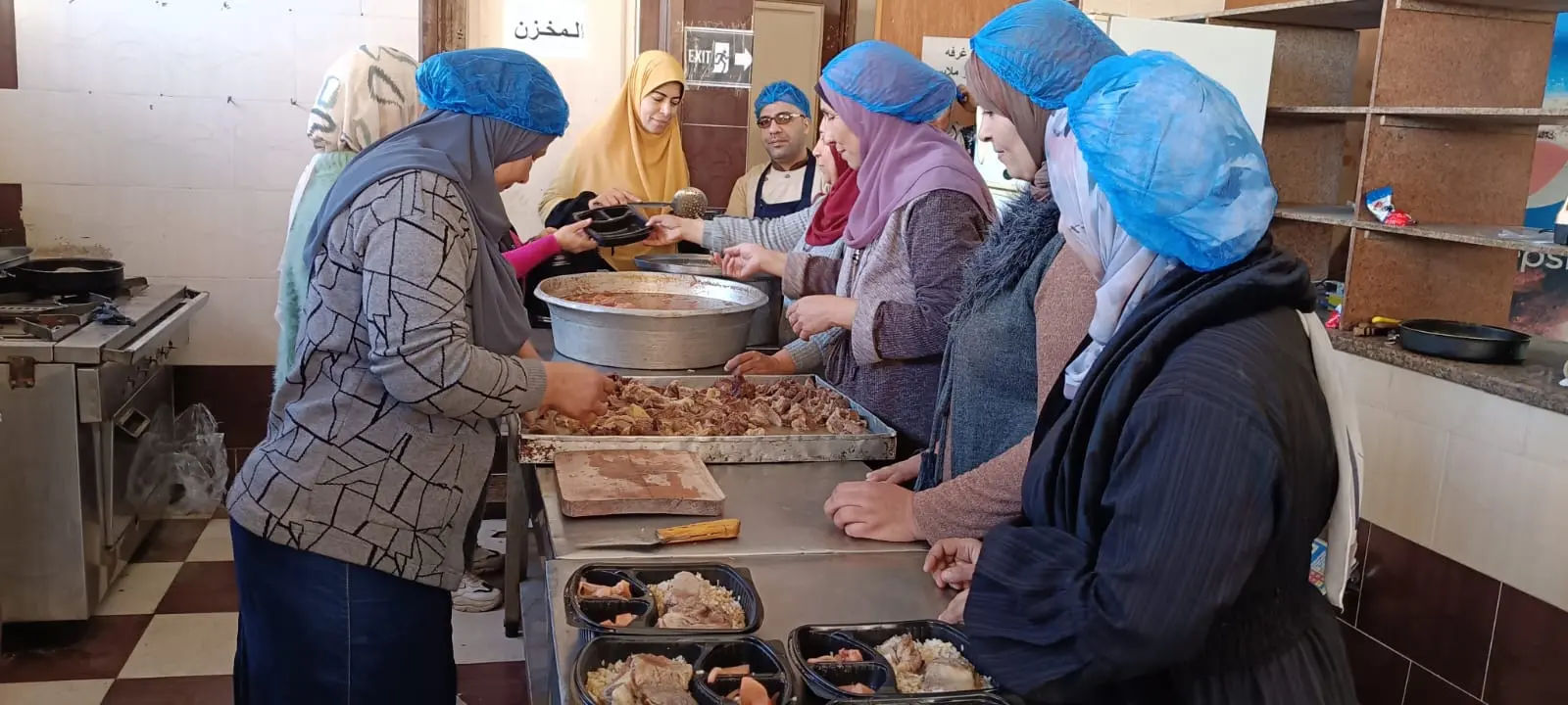 740 وجبة ساخنة من «مطبخ المصرية بإيد بناتها» لدعم الأسر الأولى بالرعاية في البحيرة - whatsapp image 2026 02 20 at 213119
