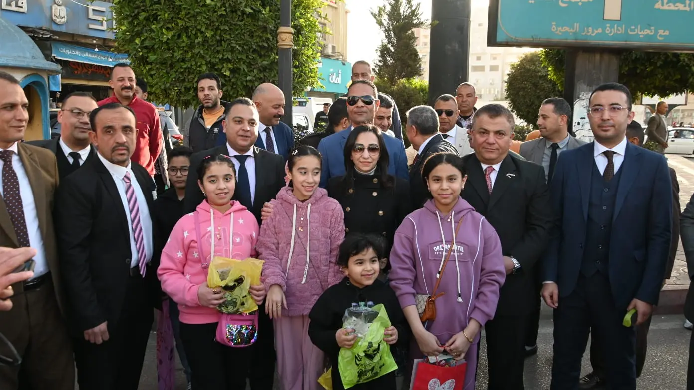 محافظ البحيرة توزع ألعابًا على الأطفال ضمن احتفالات عيد الفطر - whatsapp image 2026 03 20 at 082550 1 1