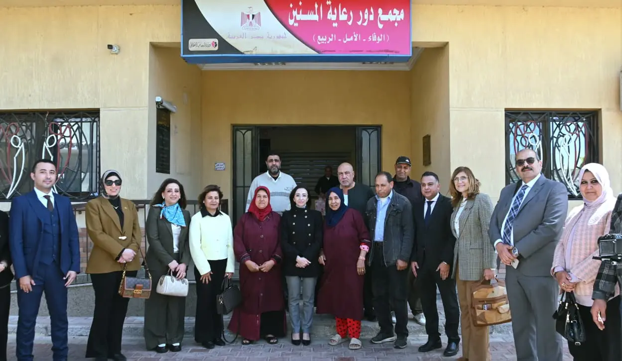 محافظ البحيرة تشارك أبناء دور الرعاية وكبار السن فرحة عيد الفطر