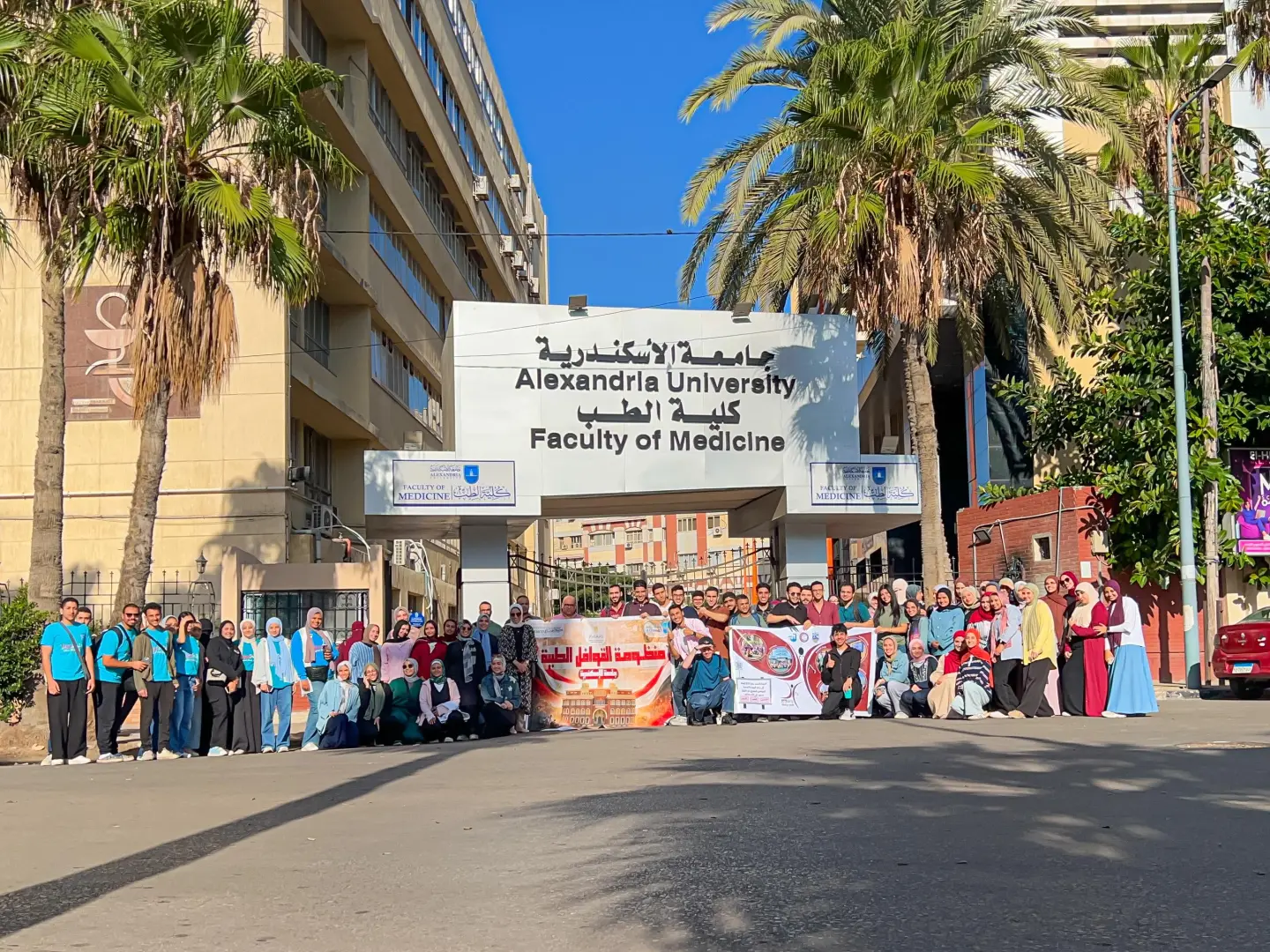 جامعة الإسكندرية تقدم خدمات طبية مجانية لـ920 مواطنًا بقرية عبد القادر بالعامرية