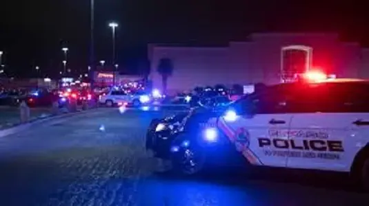 مسلح يرتدي قميصا عليه علم إيران يقتل شخصين ويصيب 14 بـ تكساس الأمريكية