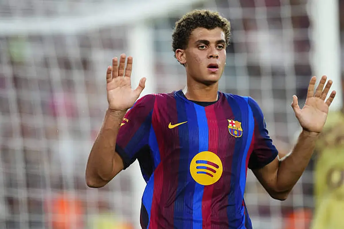 برشلونة يخطط لتجديد عقد حمزة عبد الكريم ورفع الشرط الجزائي