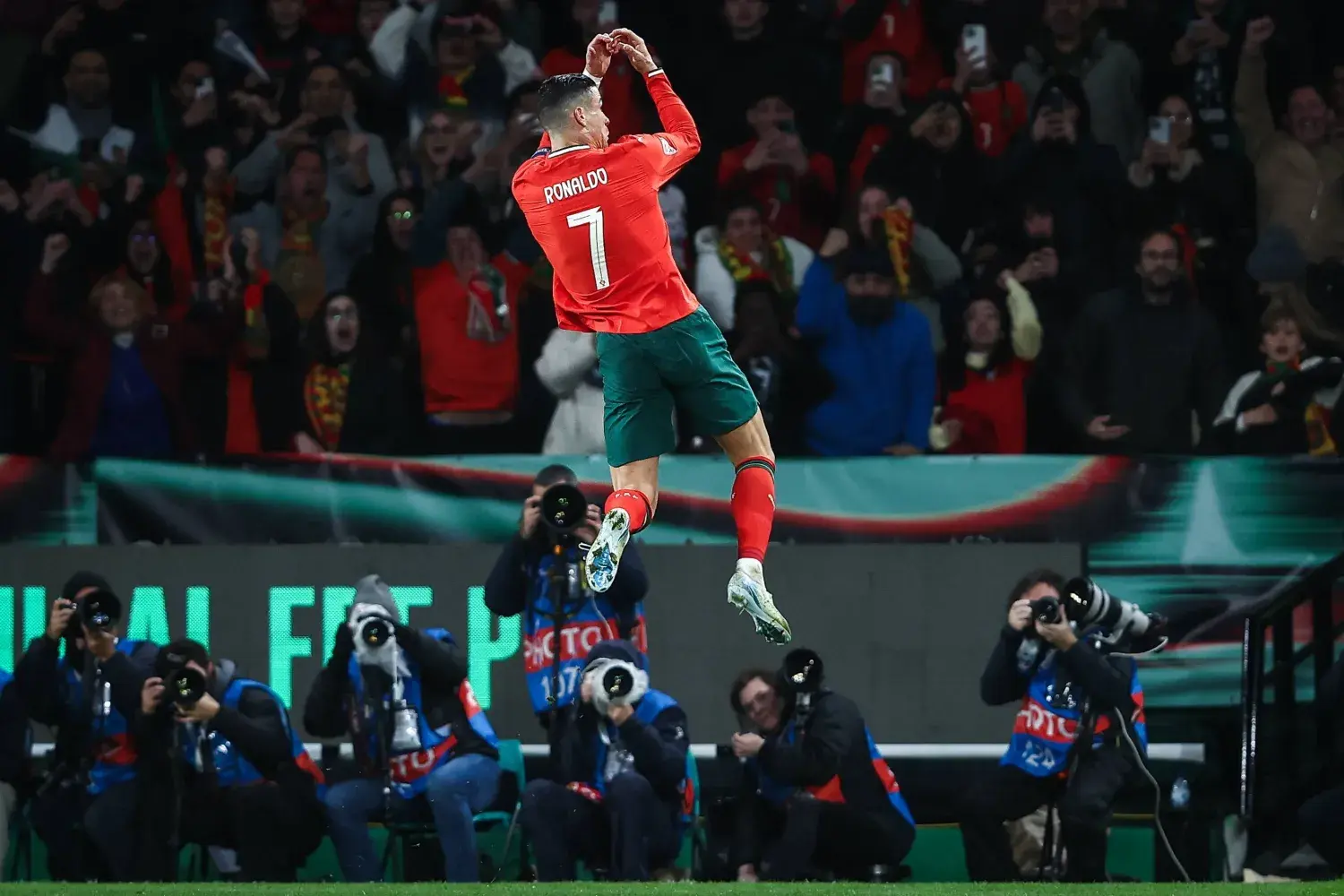 ماذا قدم كريستيانو رونالدو لمنتخب البرتغال؟