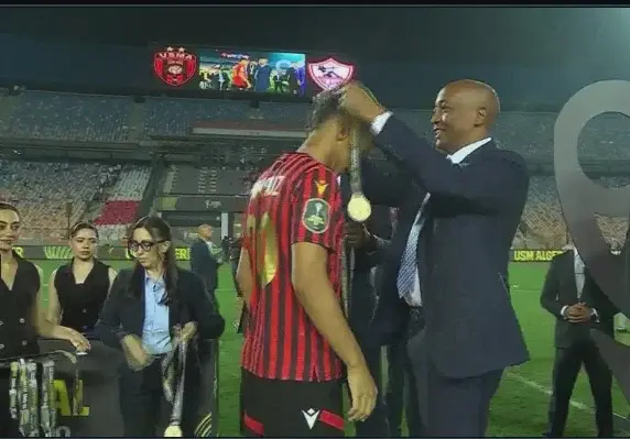 شاهد مراسم تتويج اتحاد العاصمة بكأس الكونفدرالية بعد الفوز على الزمالك