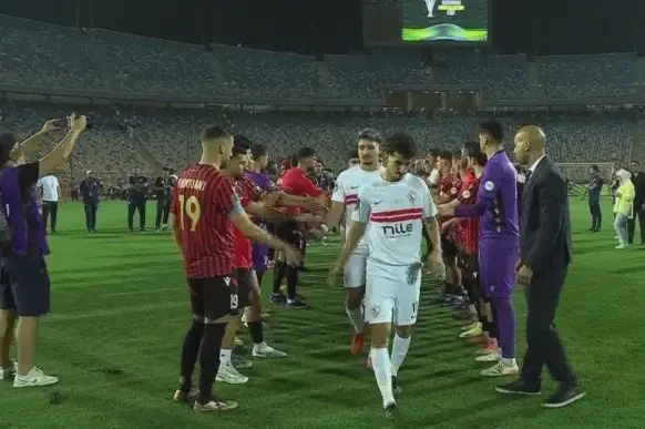 شاهد مراسم تتويج اتحاد العاصمة بكأس الكونفدرالية بعد الفوز على الزمالك - 1000619321