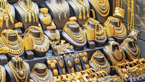 شهدت أسعار الذهب في مصر استقراراً ملحوظاً مع بداية تعاملات اليوم السبت 4 يوليو 2026، حيث حافظت الأعيرة المختلفة، وفي مقدمتها عيار 18، على المستويات المرتفعة التي سجلتها خلال الأيام الماضية.