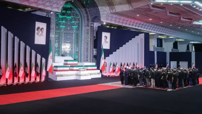 إيران تبدأ تشييع علي خامنئي.. جنازة تستمر 6 أيام وسط حضور شعبي ورسمي واسع