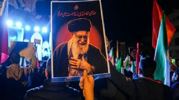 إيران تبدأ تشييع علي خامنئي.. جنازة تستمر 6 أيام وسط حضور شعبي ورسمي واسع