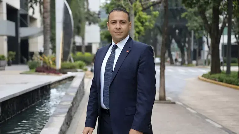 بكلمات تدمي القلوب.. والد العقيد محمد يحيى جاد يودع نجله بعد وفاته المفاجئة